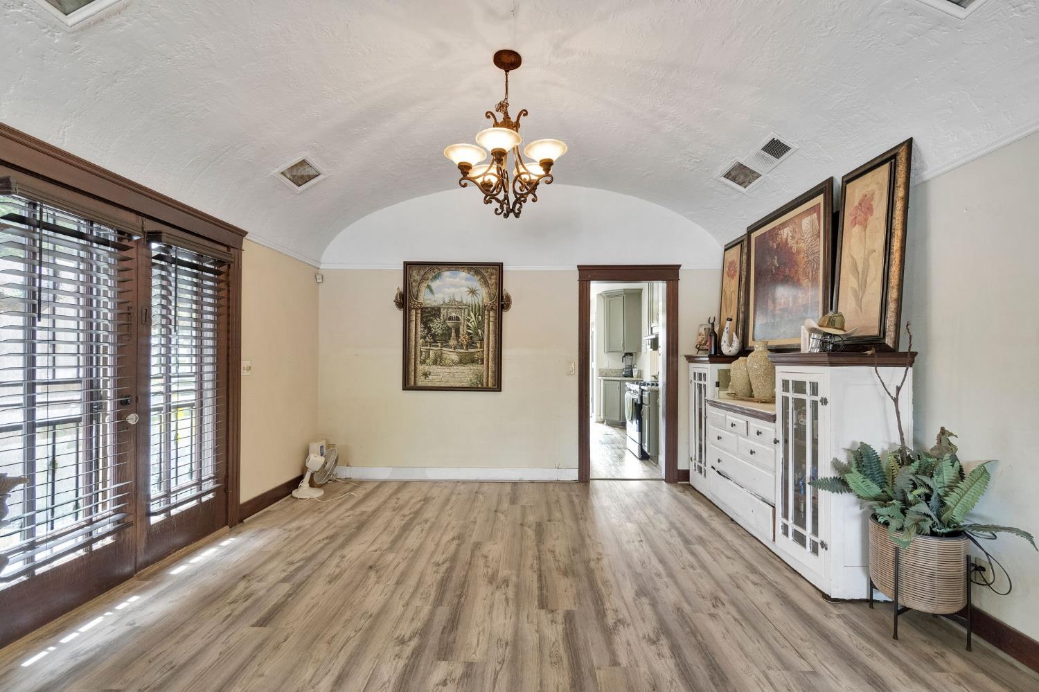 1005 N Fruit Ave, Fresno, CA 93728