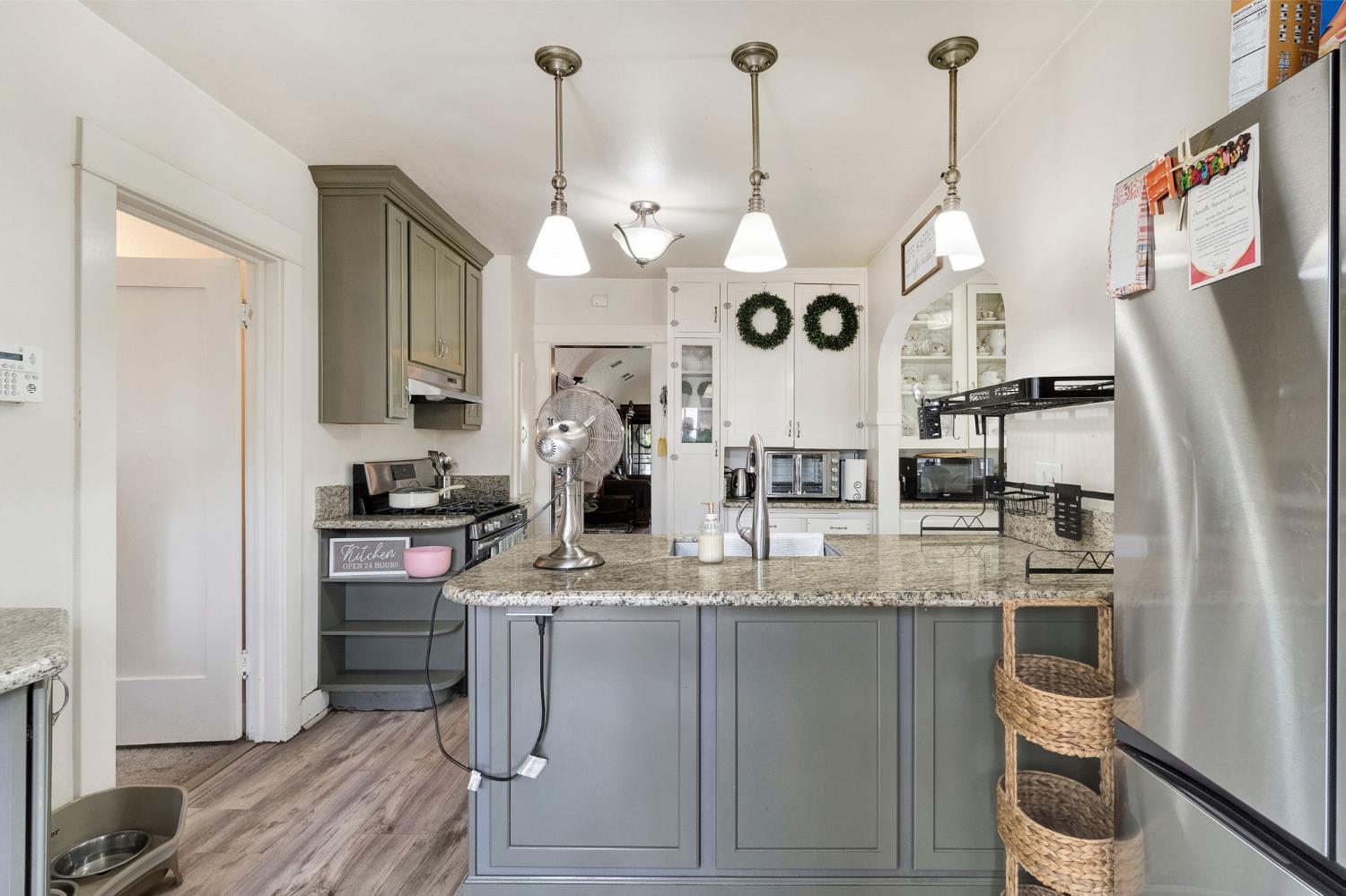 1005 N Fruit Ave, Fresno, CA 93728