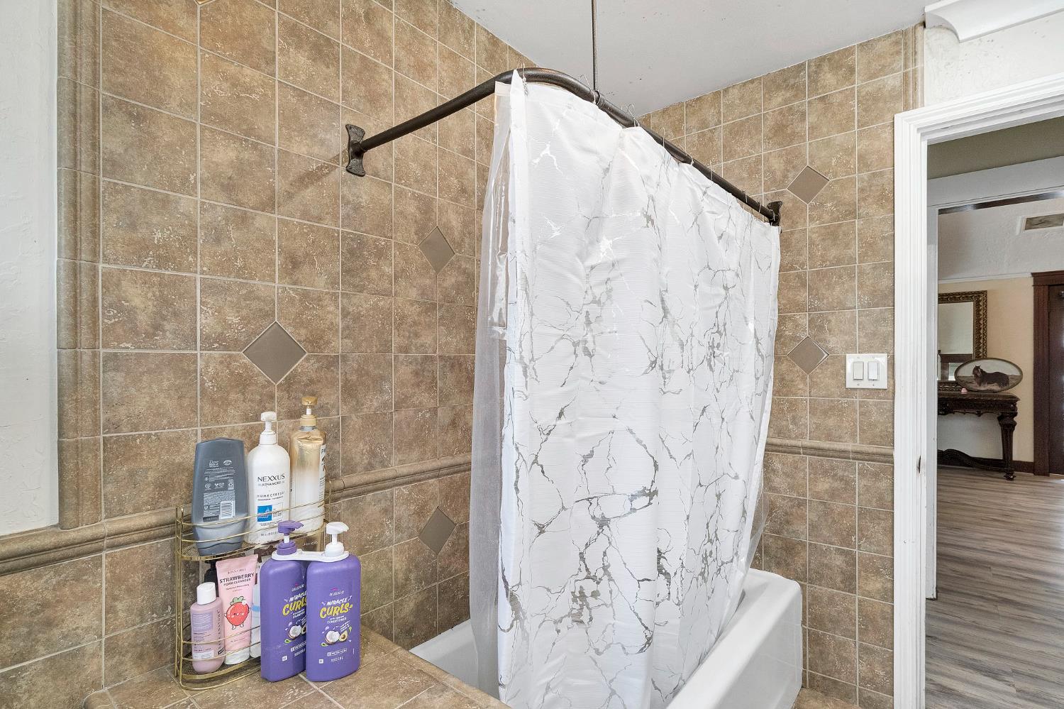 1005 N Fruit Ave, Fresno, CA 93728