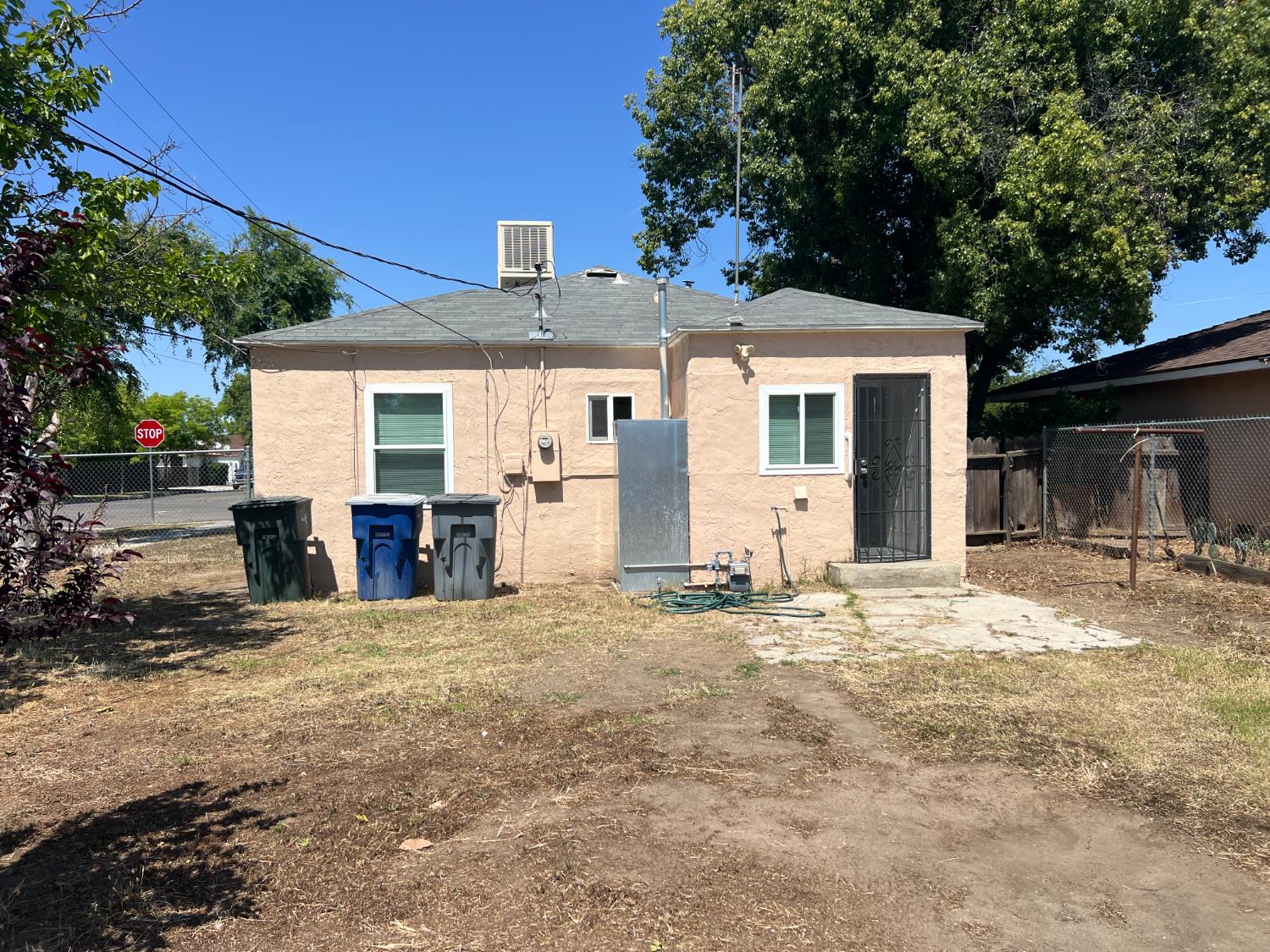 3244 E Pine Ave, Fresno, CA 93703