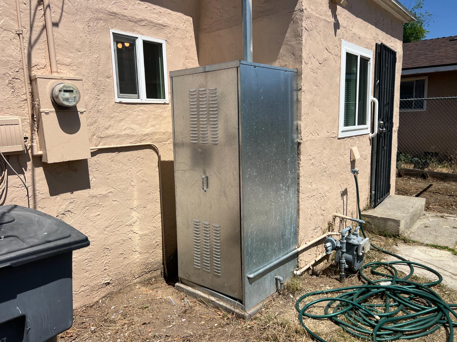 3244 E Pine Ave, Fresno, CA 93703