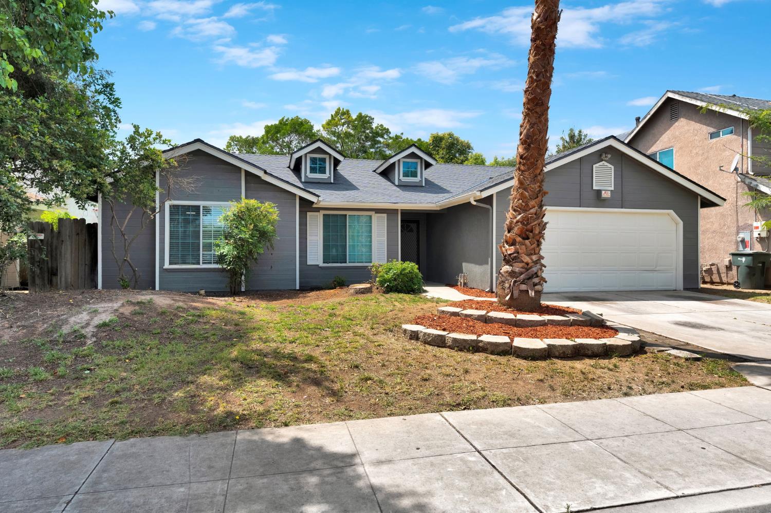 2323 N Milburn Ave, Fresno, CA 93722