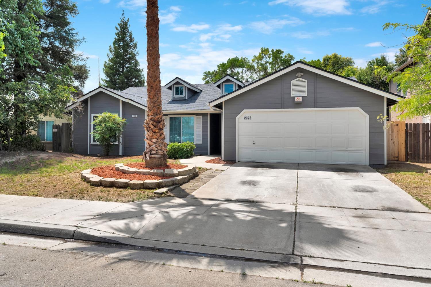 2323 N Milburn Ave, Fresno, CA 93722