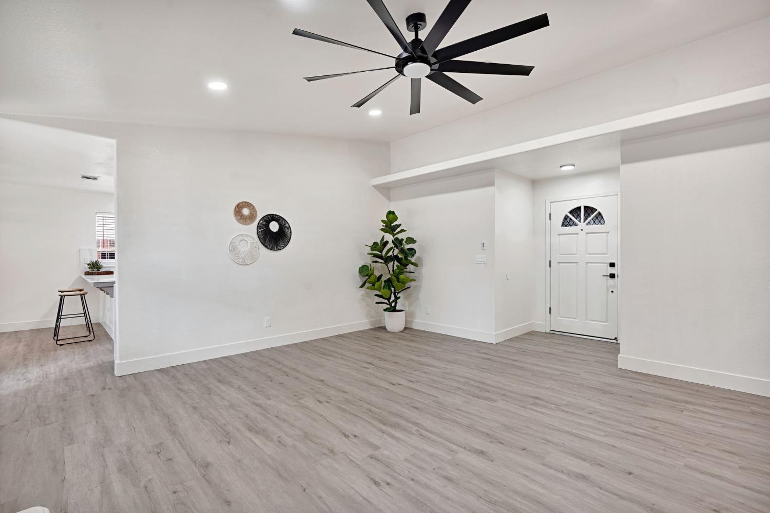 2323 N Milburn Ave, Fresno, CA 93722
