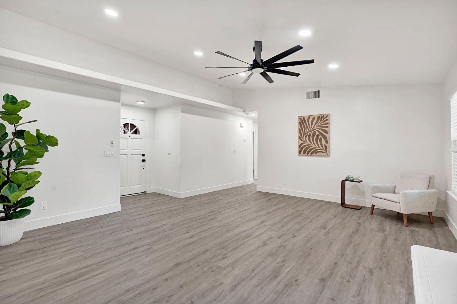 2323 N Milburn Ave, Fresno, CA 93722