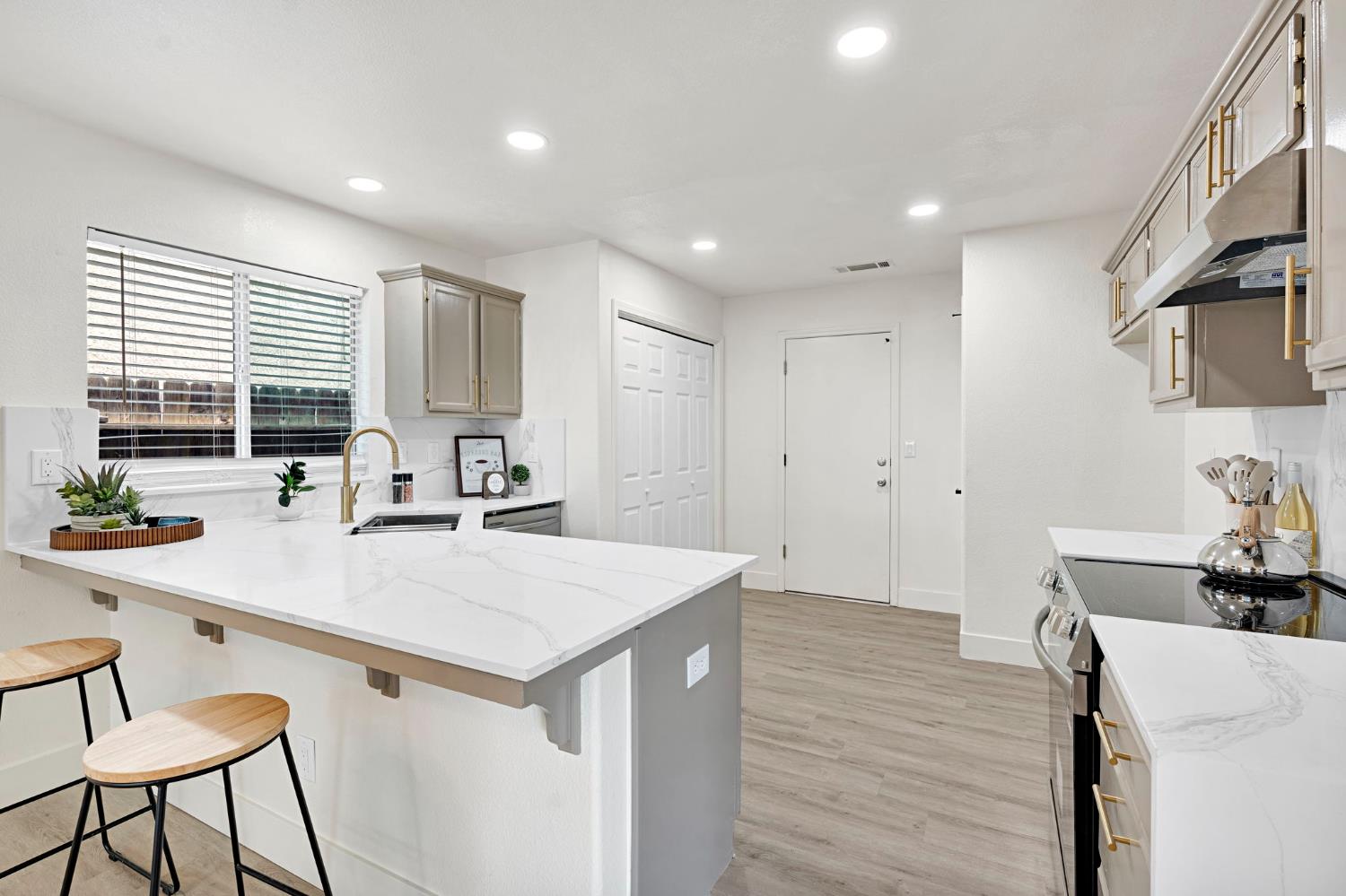 2323 N Milburn Ave, Fresno, CA 93722