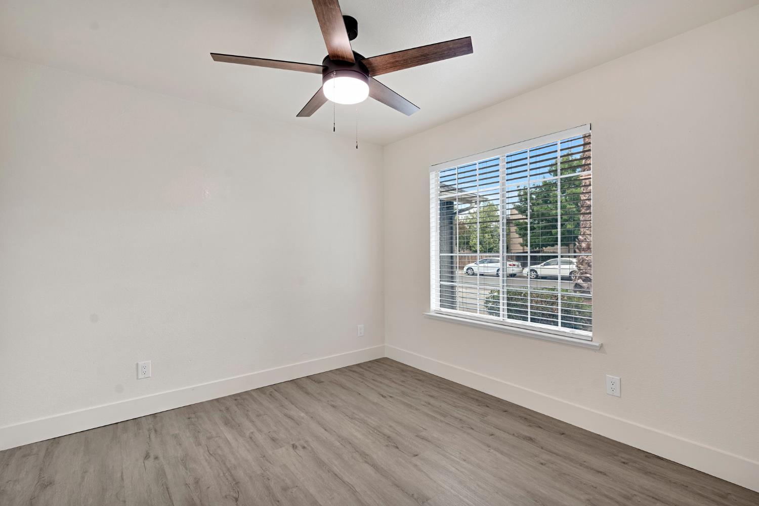 2323 N Milburn Ave, Fresno, CA 93722