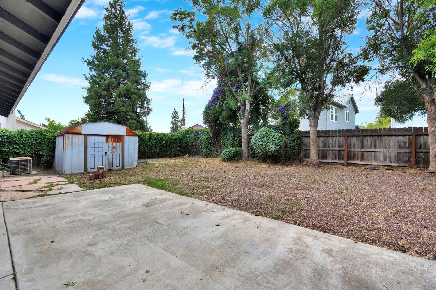 2323 N Milburn Ave, Fresno, CA 93722