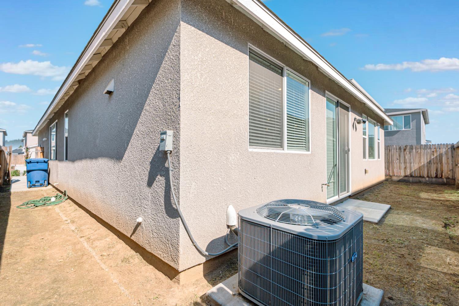 2758 N Applegate Ave, Fresno, CA 93737