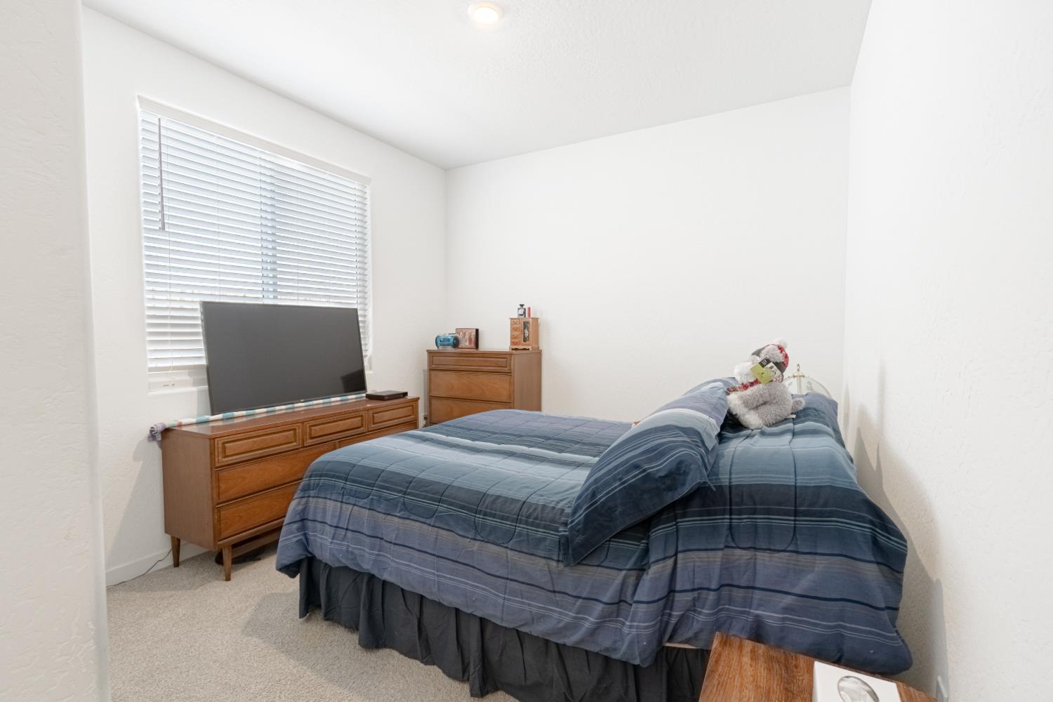 2758 N Applegate Ave, Fresno, CA 93737