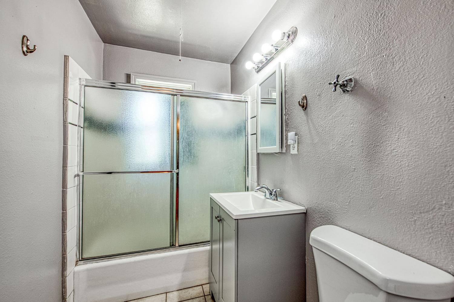 1534 W Saginaw Way, Fresno, CA 93705