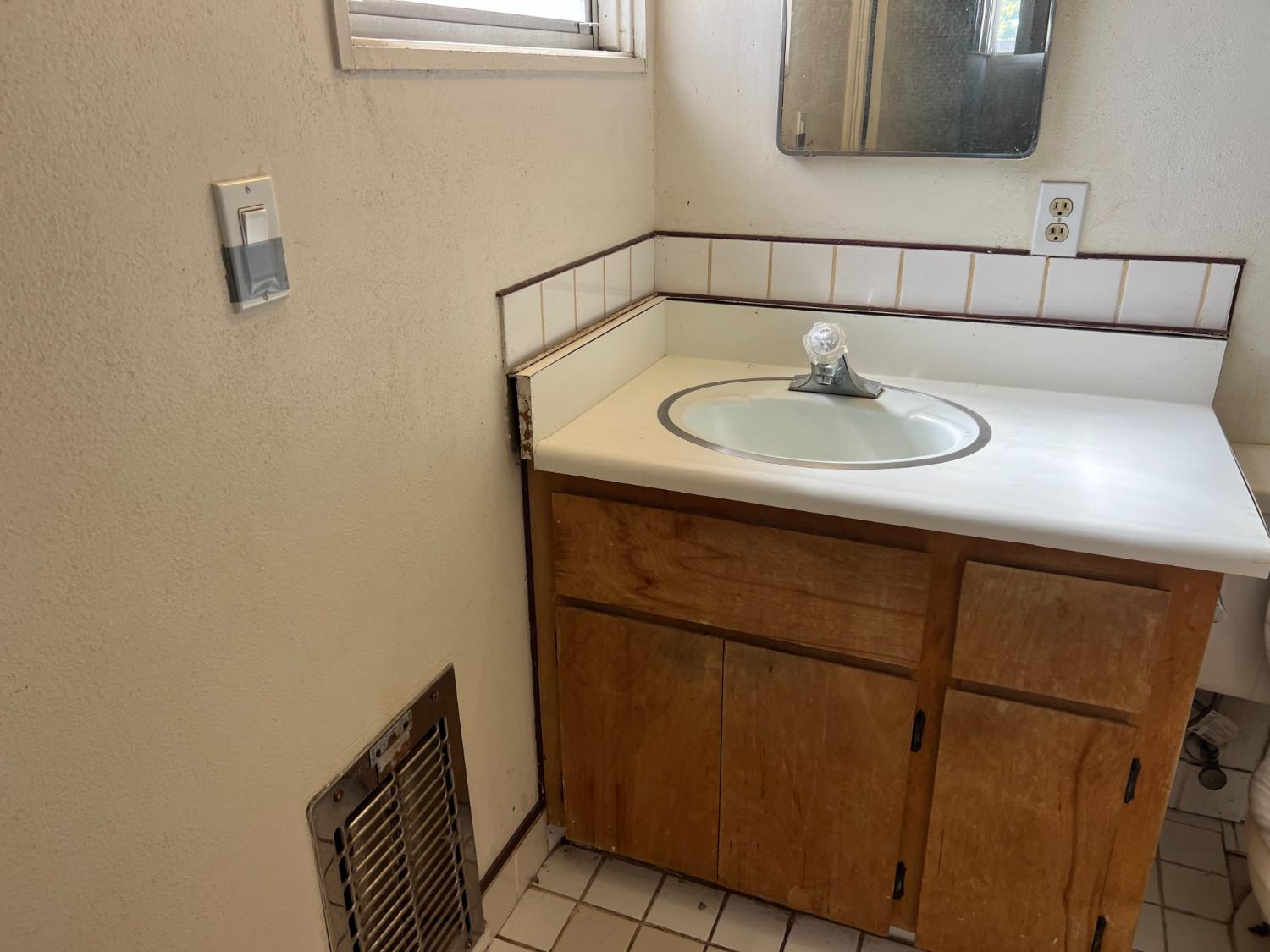 3988 N Fresno St, Fresno, CA 93726