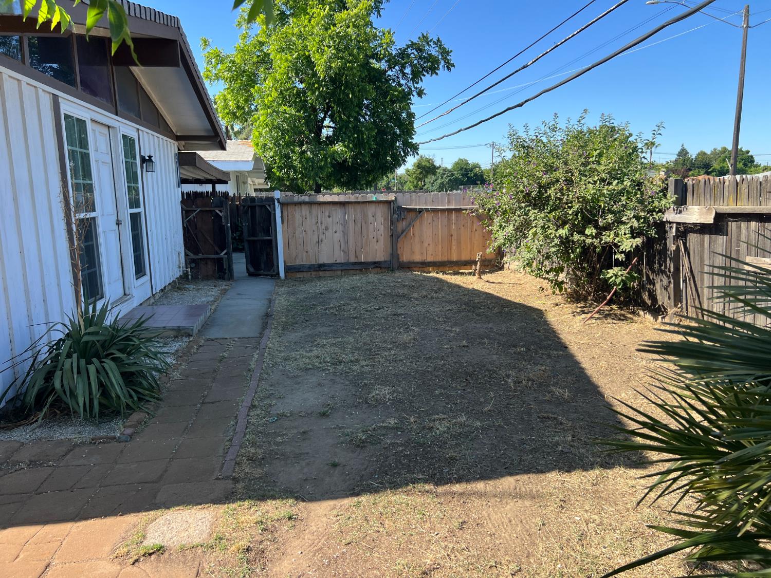 3988 N Fresno St, Fresno, CA 93726