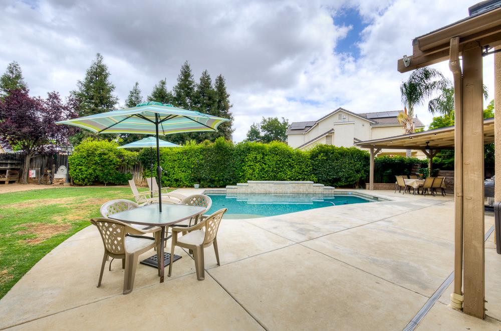 2853 N McKelvey Ave, Fresno, CA 93727
