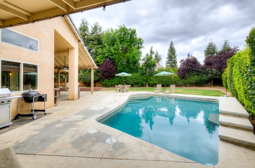 2853 N McKelvey Ave, Fresno, CA 93727