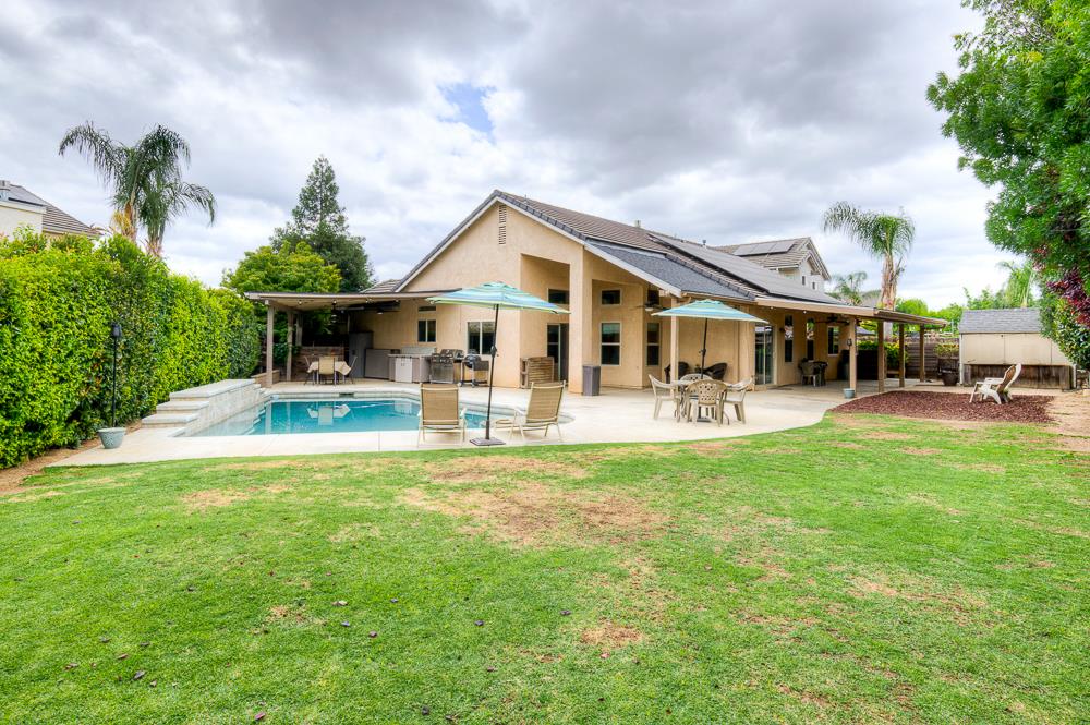 2853 N McKelvey Ave, Fresno, CA 93727