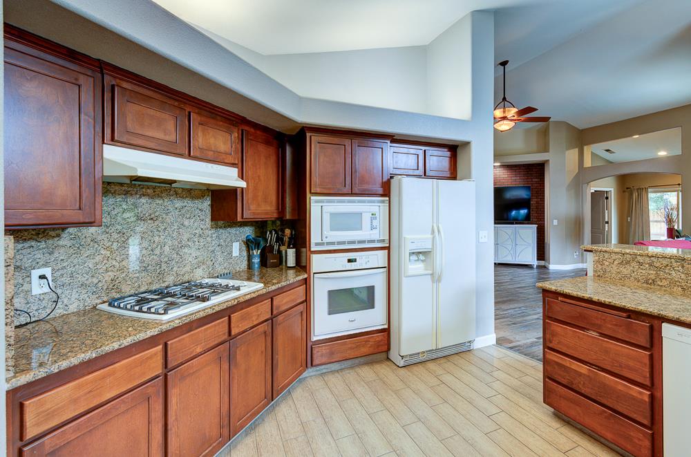 2853 N McKelvey Ave, Fresno, CA 93727