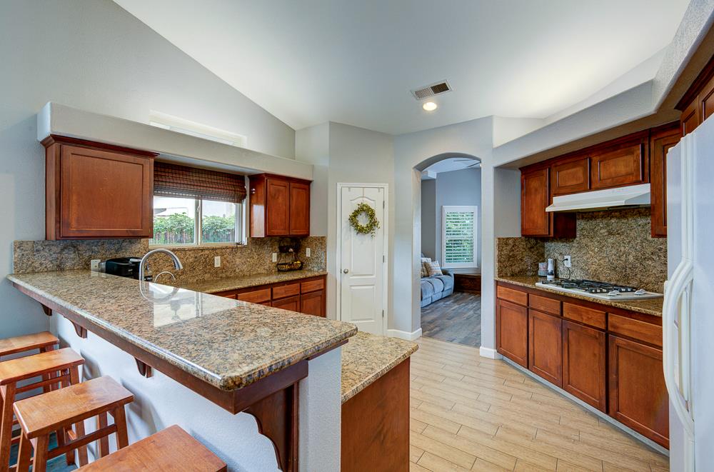 2853 N McKelvey Ave, Fresno, CA 93727