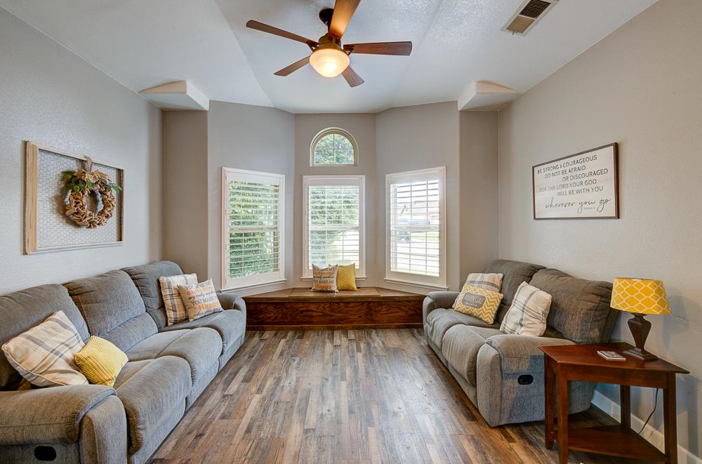 2853 N McKelvey Ave, Fresno, CA 93727