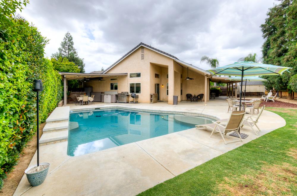 2853 N McKelvey Ave, Fresno, CA 93727