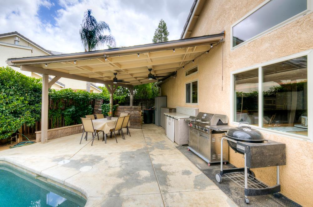 2853 N McKelvey Ave, Fresno, CA 93727