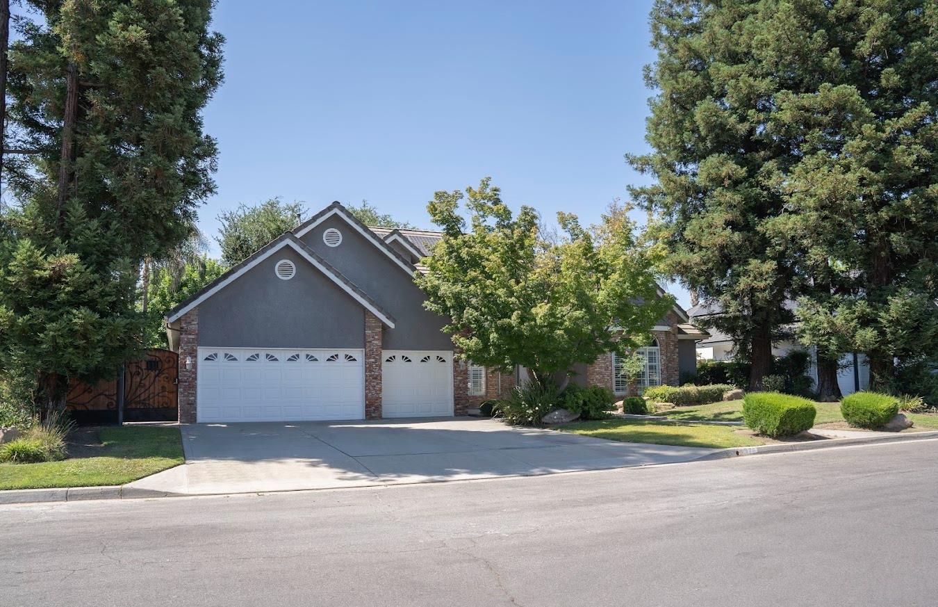 4976 W Birch Ave, Fresno, CA 93722