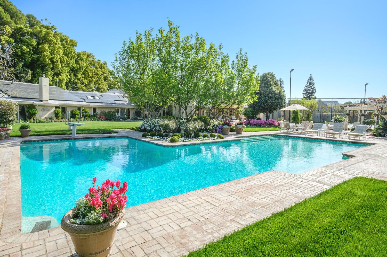 5811 N Forkner Ave, Fresno, CA 93711