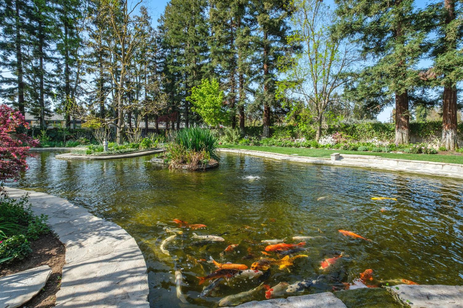 5811 N Forkner Ave, Fresno, CA 93711