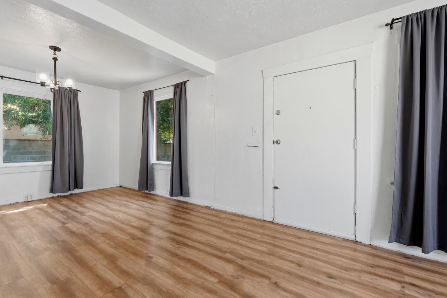 327 E Dayton Ave, Fresno, CA 93704
