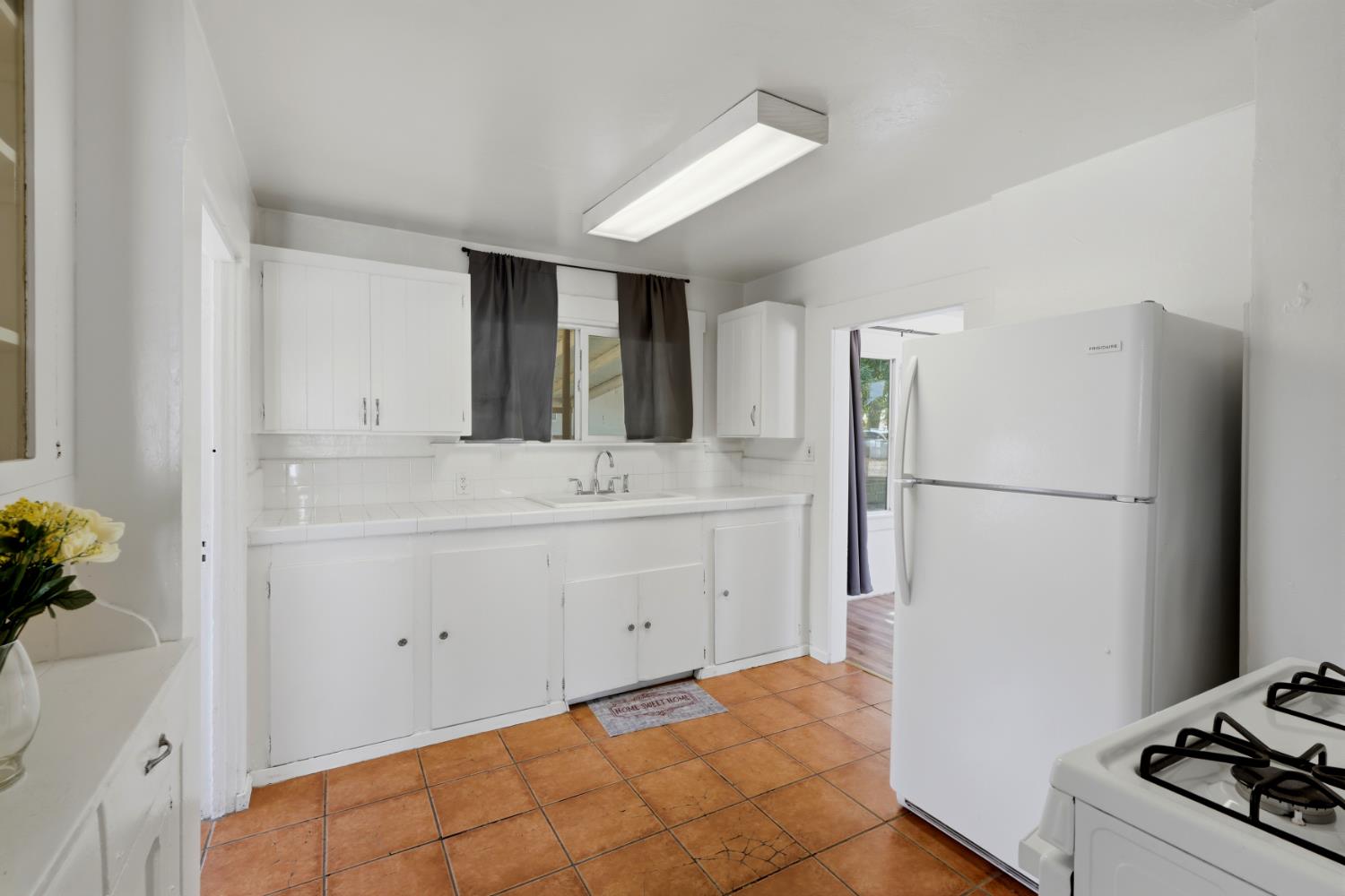 327 E Dayton Ave, Fresno, CA 93704