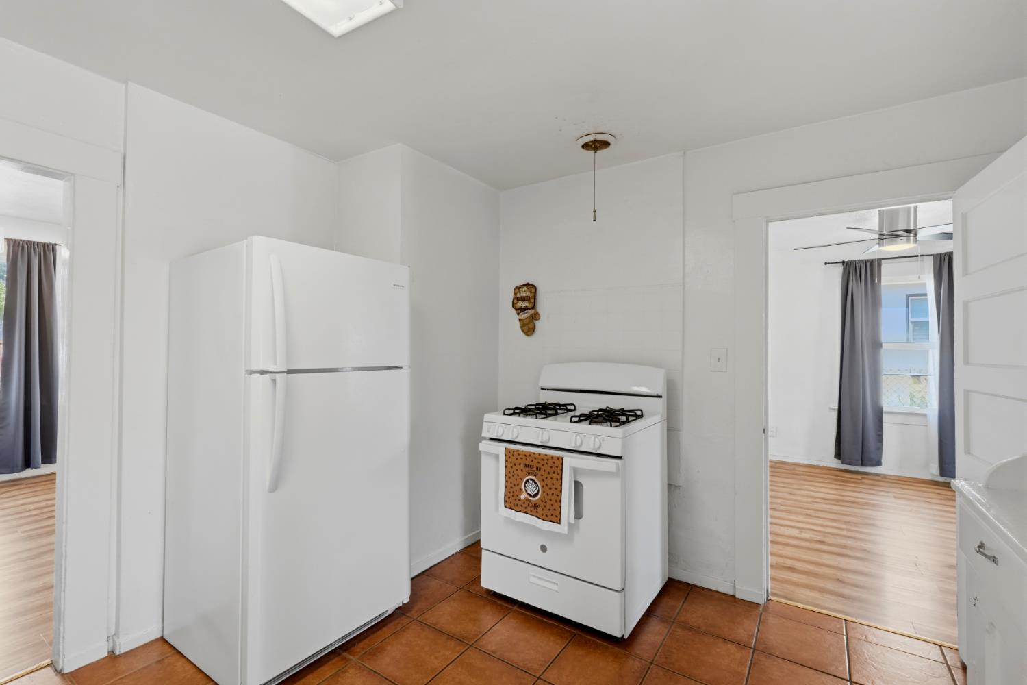 327 E Dayton Ave, Fresno, CA 93704