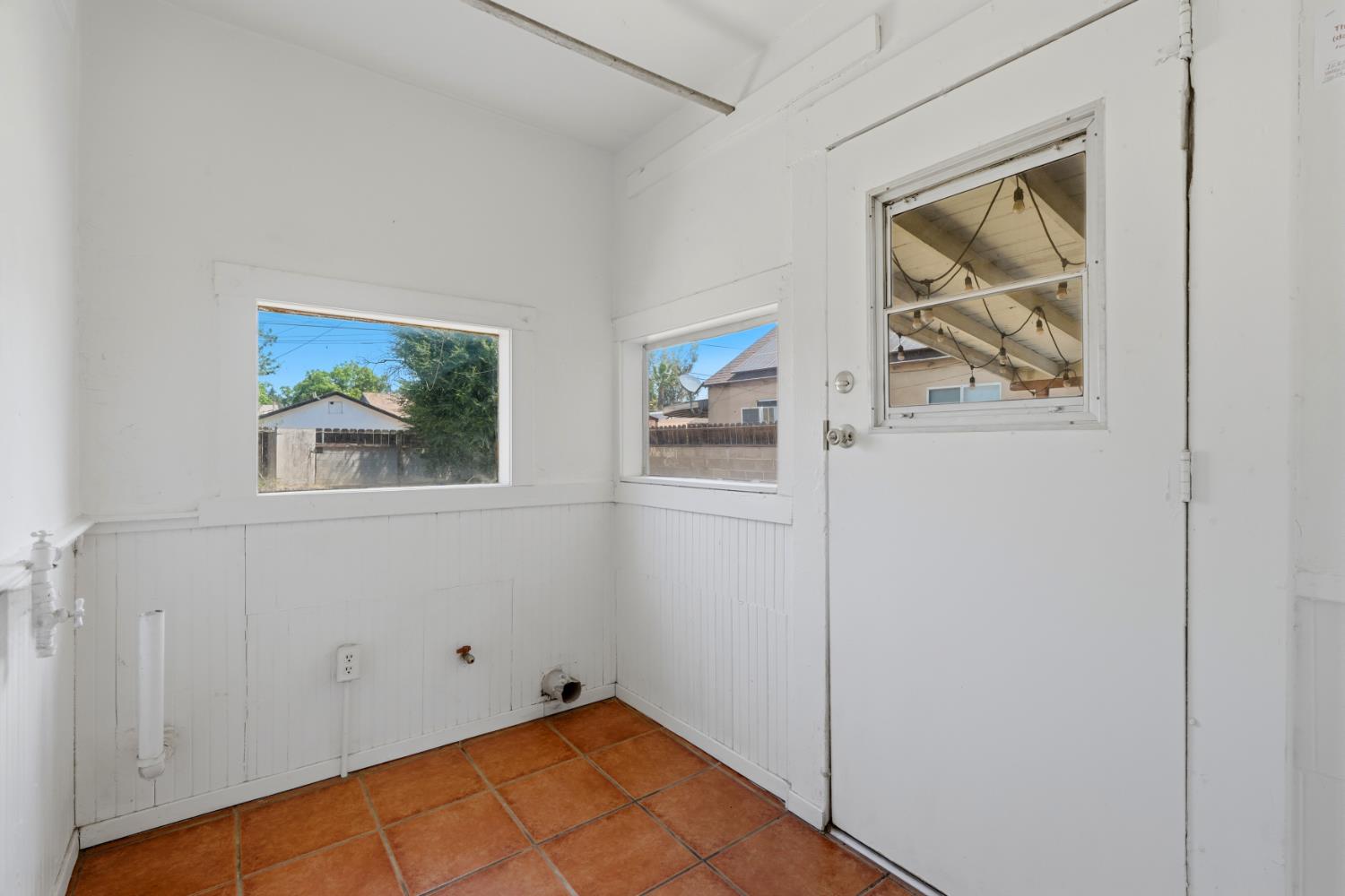 327 E Dayton Ave, Fresno, CA 93704