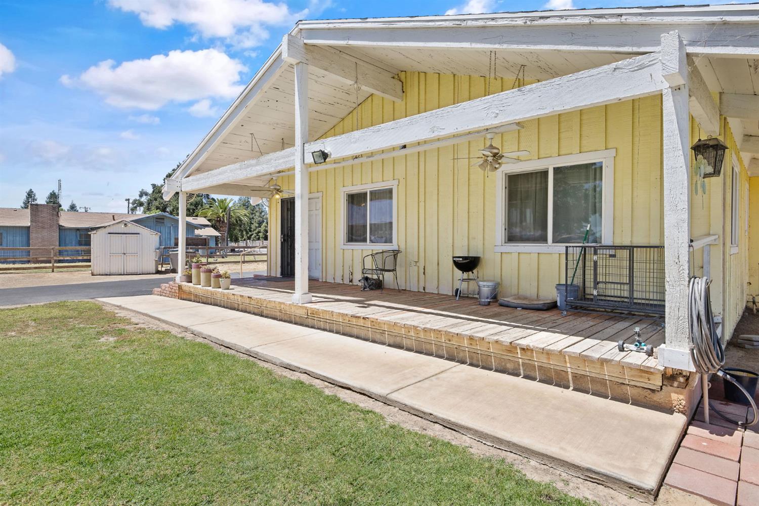3725 W Olive Ave, Fresno, CA 93722
