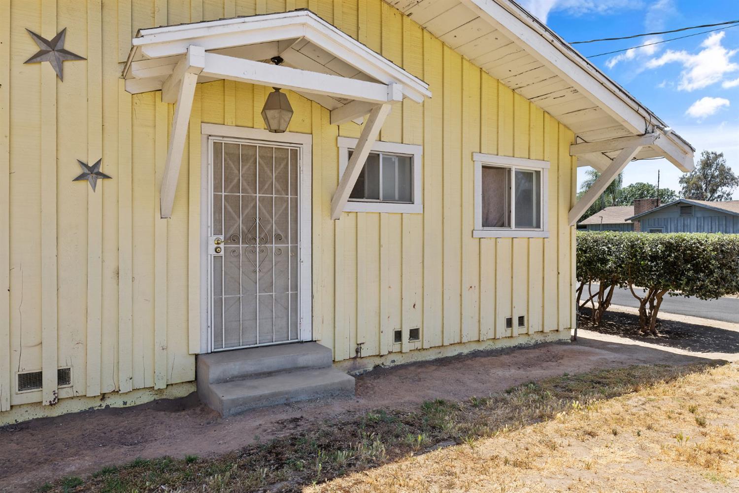 3725 W Olive Ave, Fresno, CA 93722